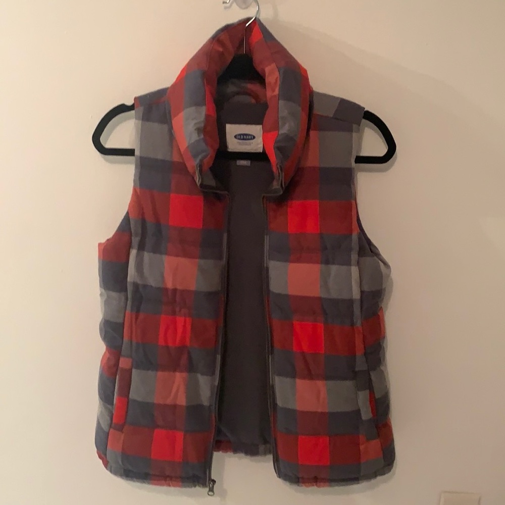 Old Navy plaid puffer vest. Like new. Size XS.